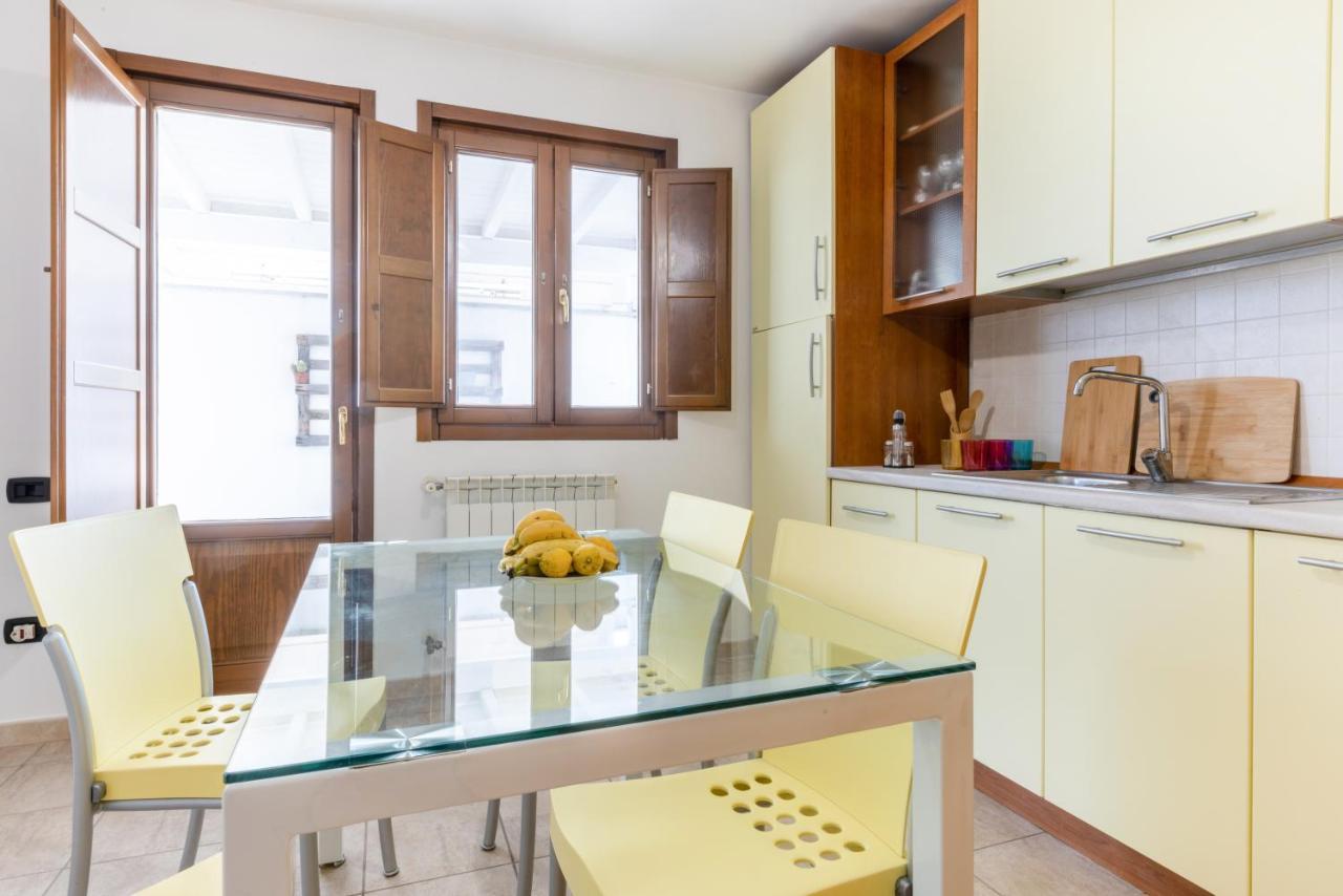Appartement Lecce Colorful Flat With Terrace & Parking Extérieur photo